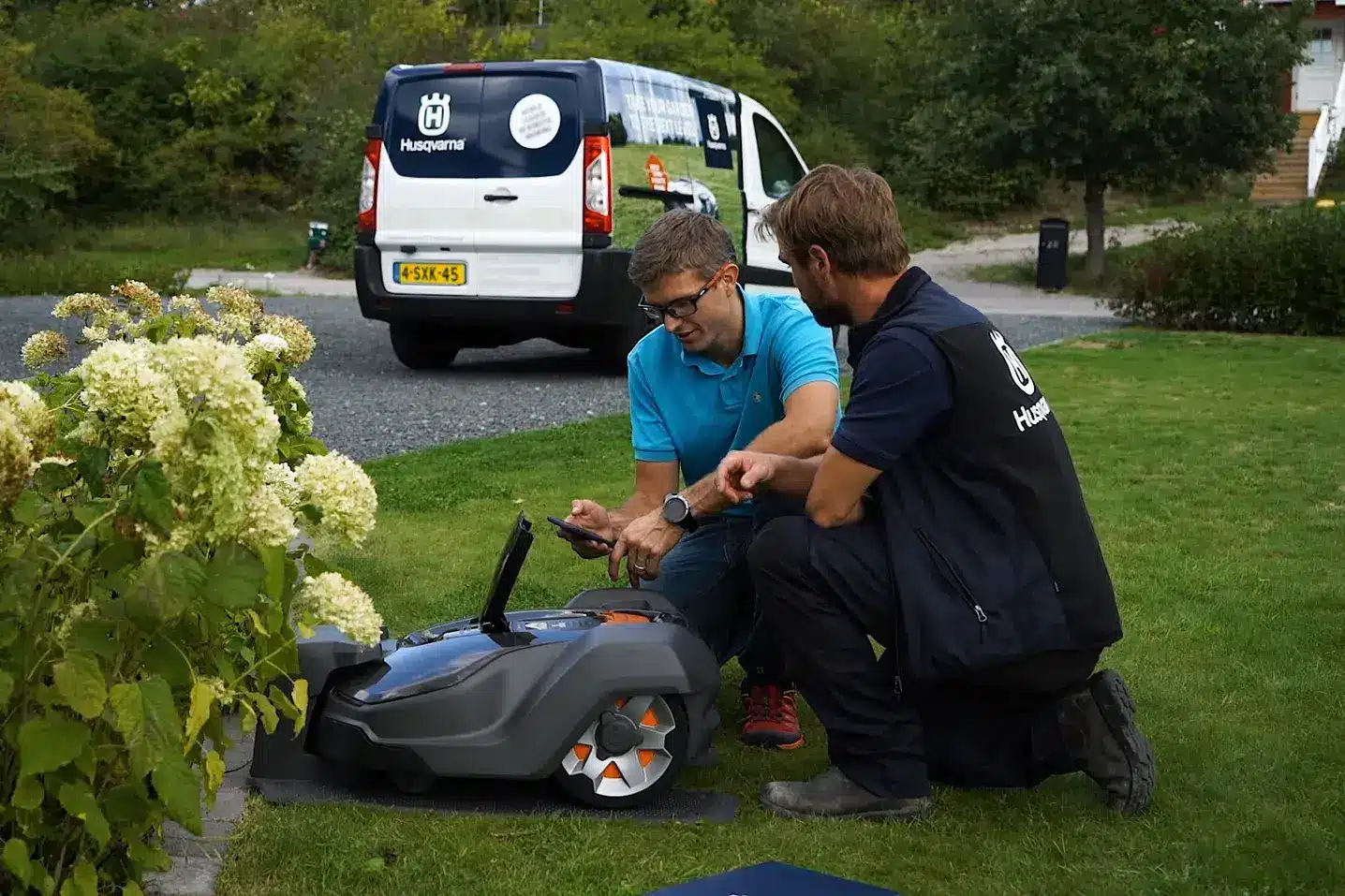 HOW TO CHOOSE THE PERFECT LAWN MOWER FOR YOUR GARDEN SIZE AND TERRAIN